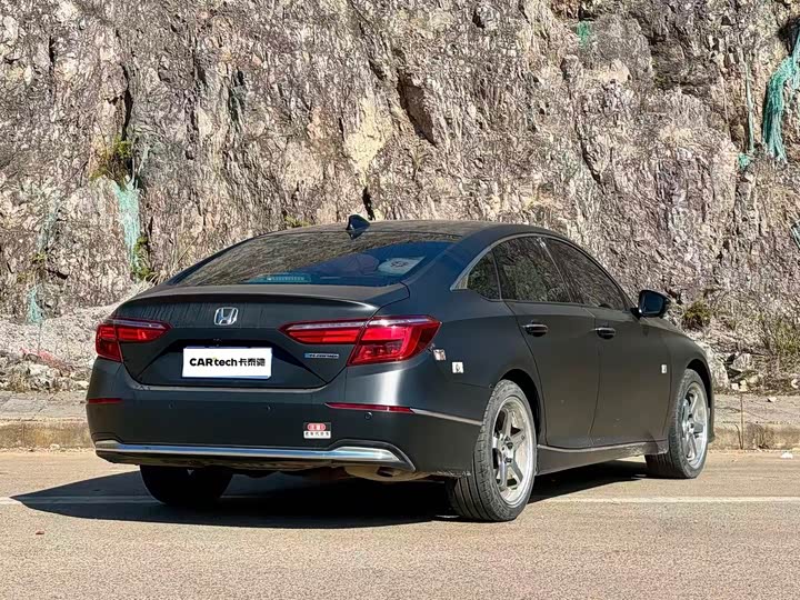 Фото 4 - Honda Inspire