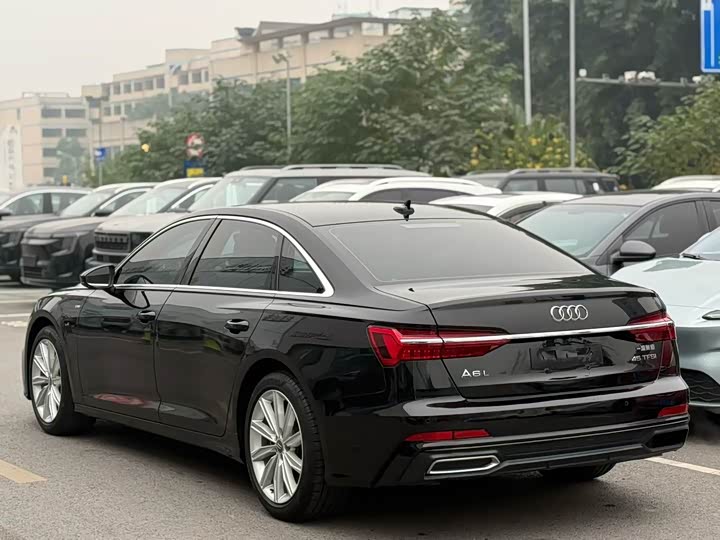 Фото 4 - Audi A6L