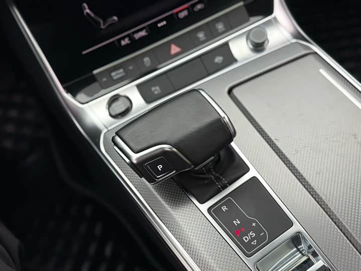 Фото 6 - Audi A6L