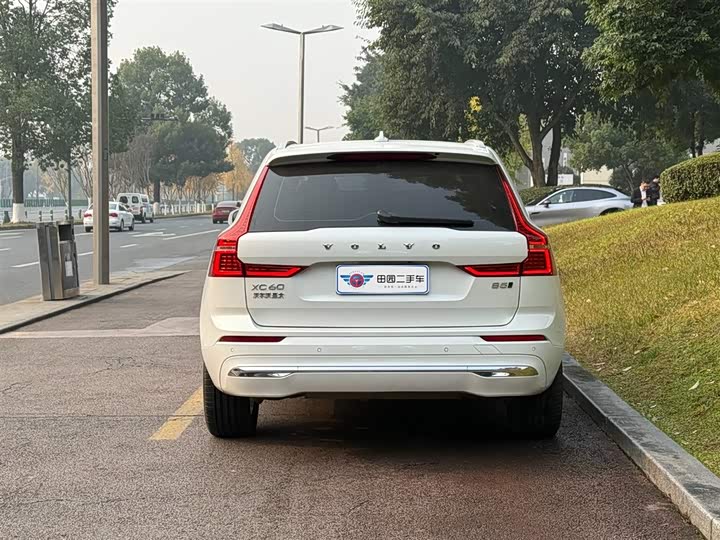 Фото 4 - Volvo XC60