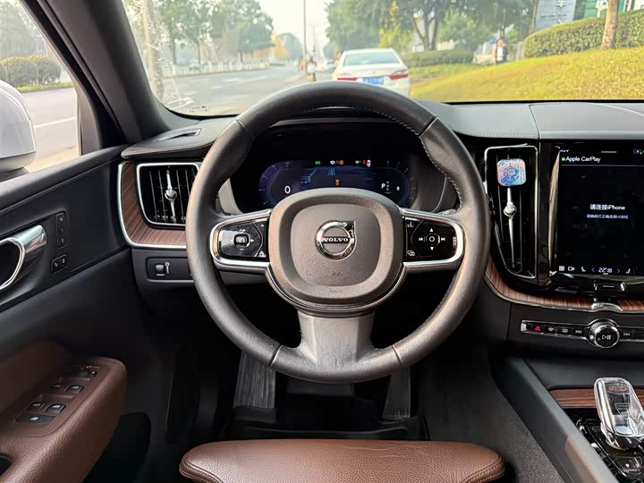 Фото 6 - Volvo XC60