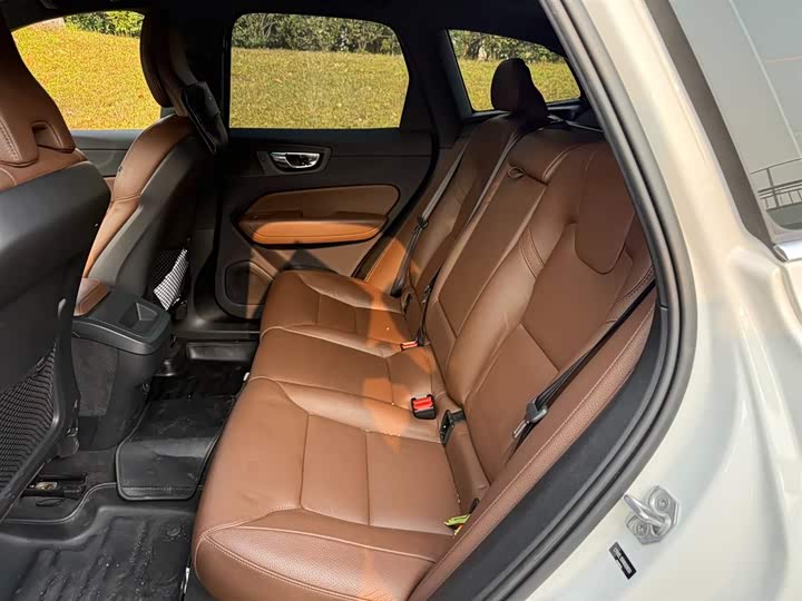 Фото 9 - Volvo XC60