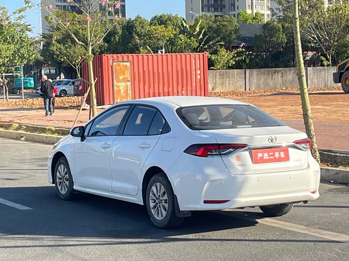 Фото 4 - Toyota Corolla