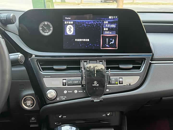 Фото 15 - Lexus ES