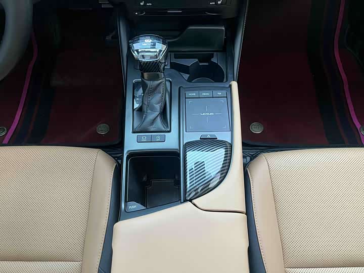 Фото 17 - Lexus ES