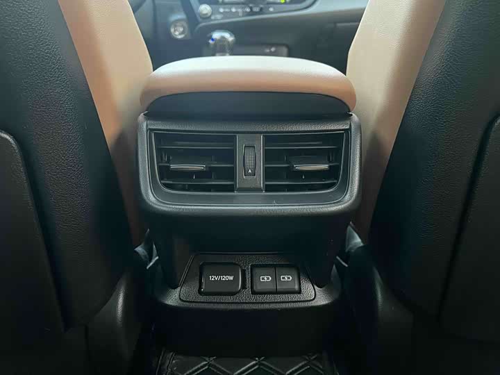 Фото 22 - Lexus ES