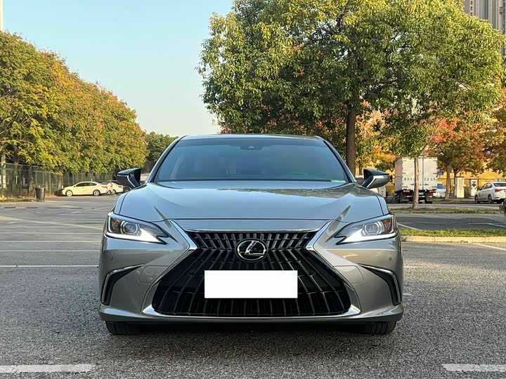 Фото 3 - Lexus ES