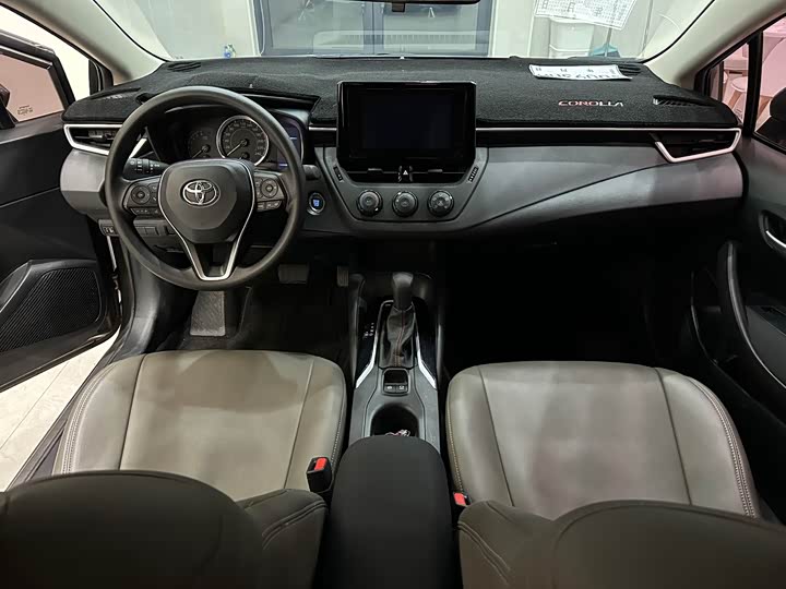 Фото 10 - Toyota Corolla