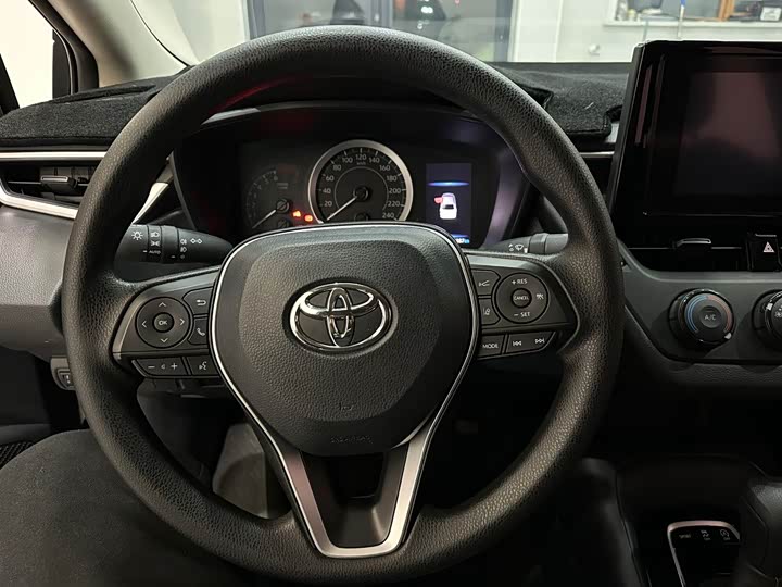 Фото 11 - Toyota Corolla