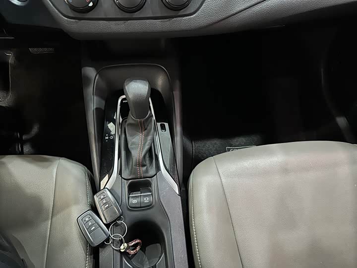 Фото 14 - Toyota Corolla