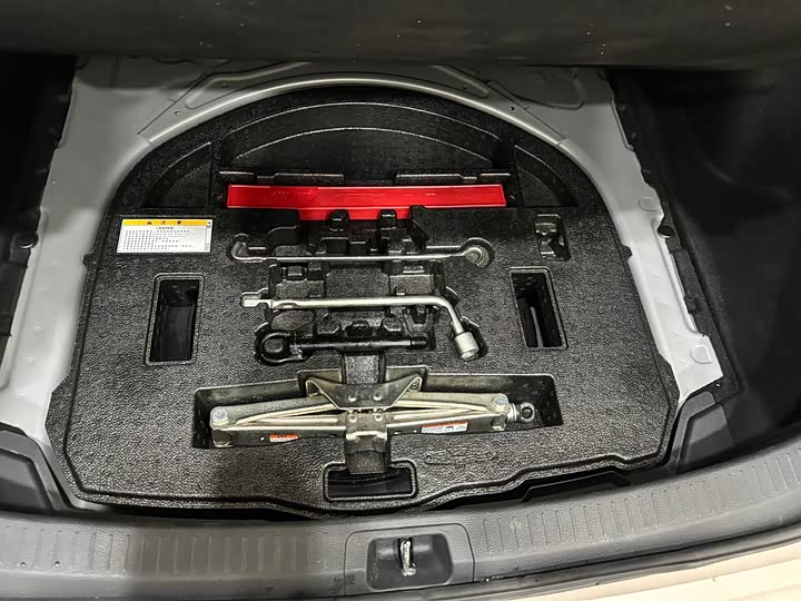 Фото 17 - Toyota Corolla