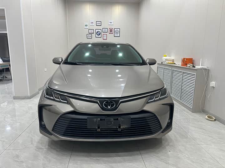 Фото 2 - Toyota Corolla