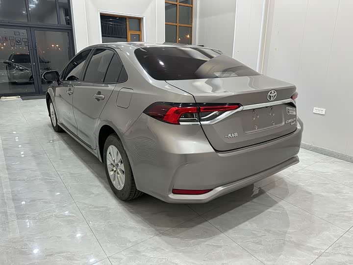 Фото 7 - Toyota Corolla