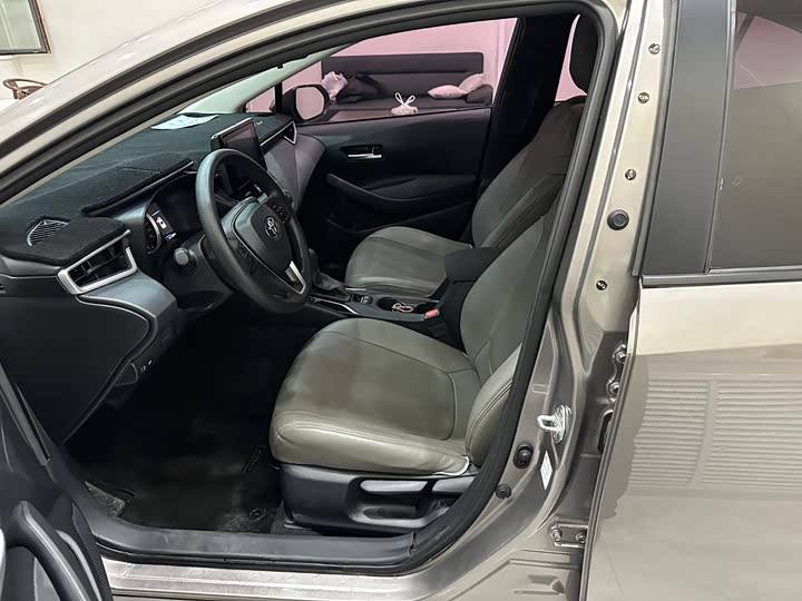 Фото 8 - Toyota Corolla