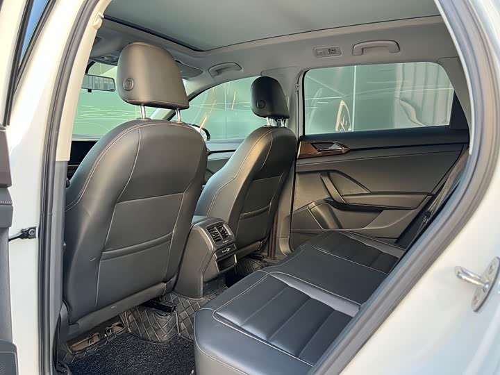 Фото 4 - Volkswagen Tharu