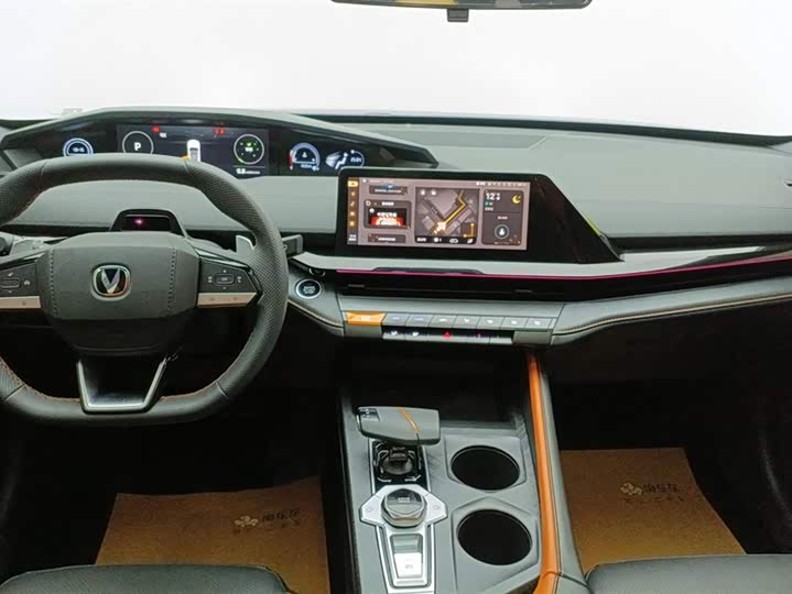 Фото 12 - Changan UNI-V