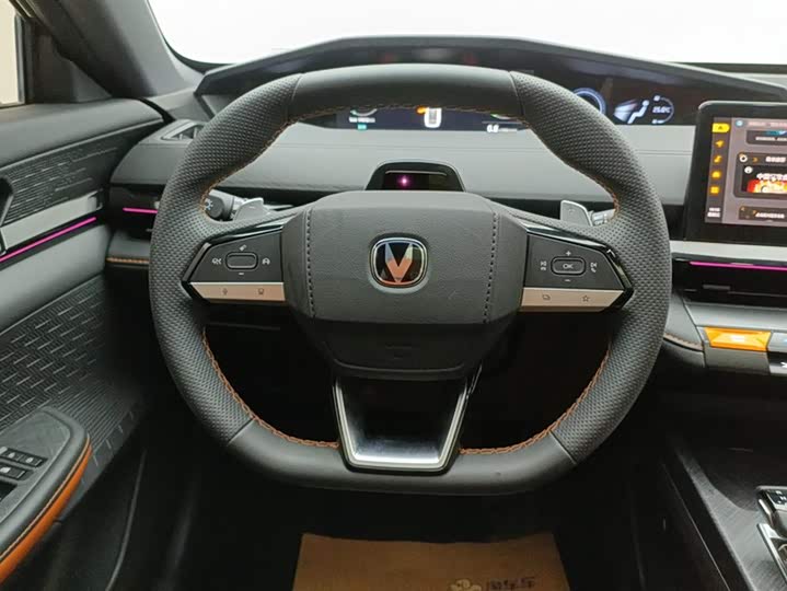 Фото 15 - Changan UNI-V