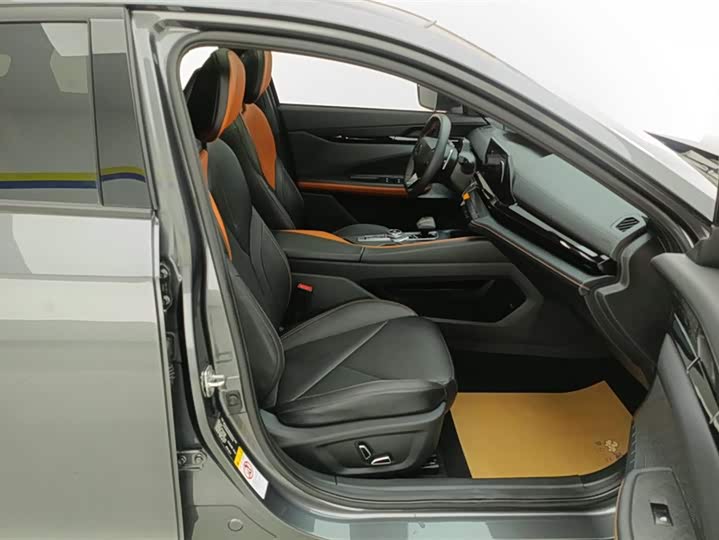 Фото 8 - Changan UNI-V