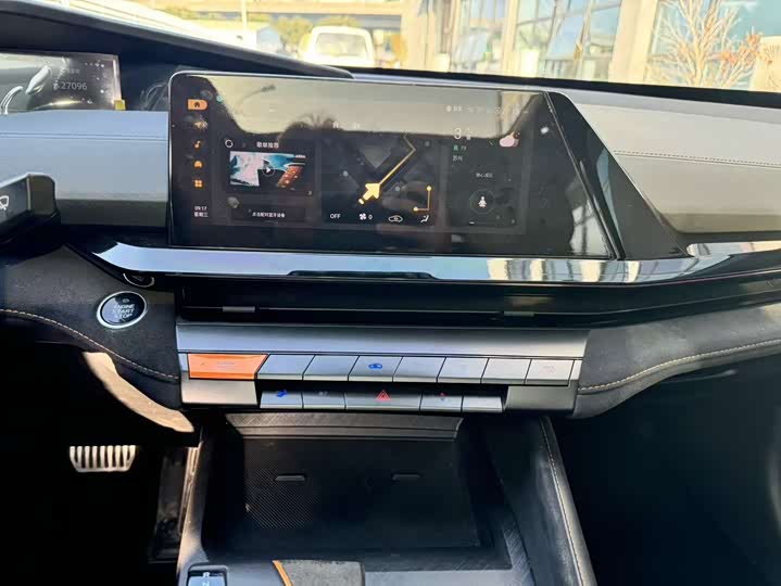 Фото 10 - Changan UNI-V