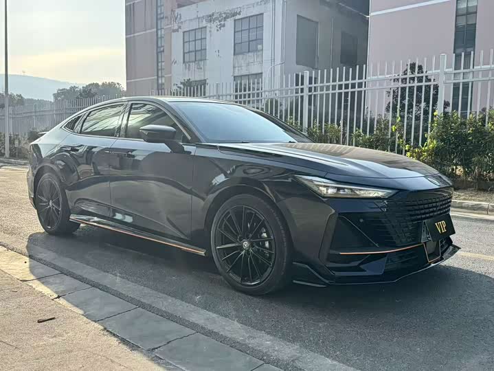 Фото 3 - Changan UNI-V