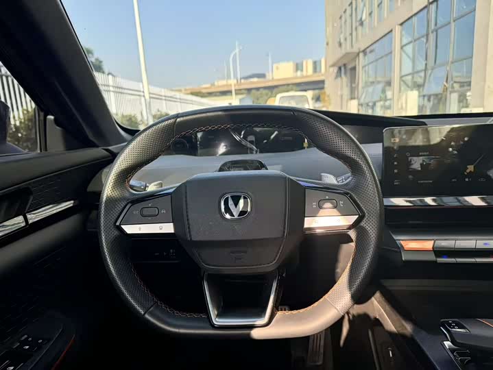 Фото 8 - Changan UNI-V