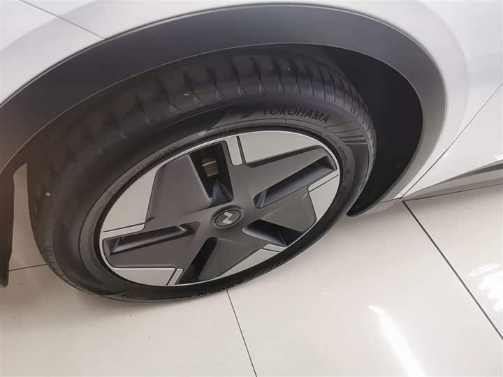 Фото 23 - Nio Onvo L60