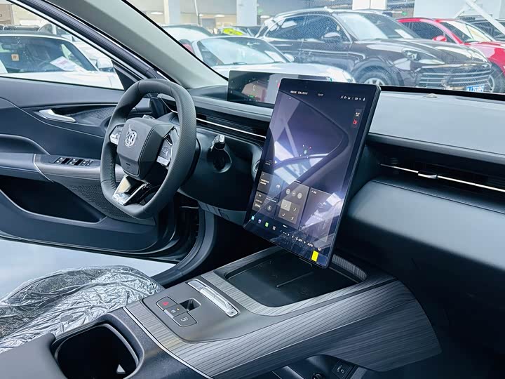 Фото 7 - Changan Eado EV