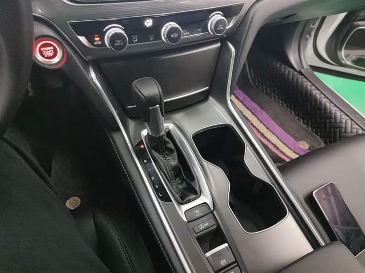 Фото 14 - Honda Accord