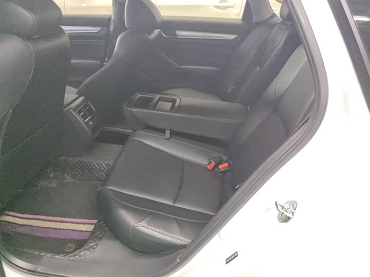 Фото 17 - Honda Accord