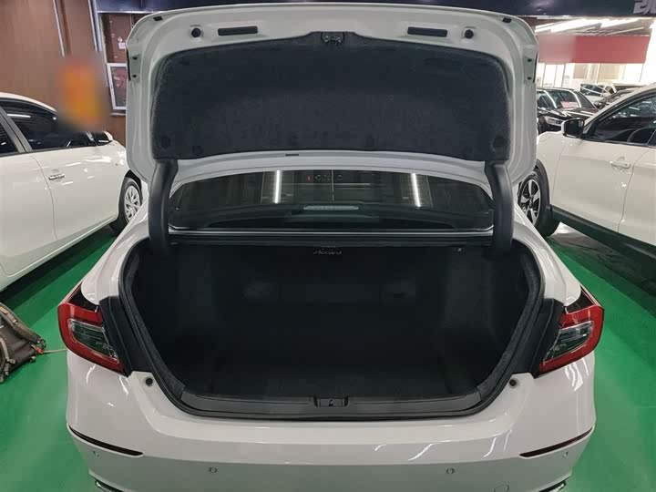 Фото 19 - Honda Accord