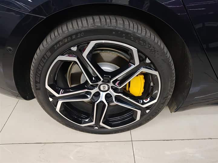 Фото 26 - Xiaomi SU7