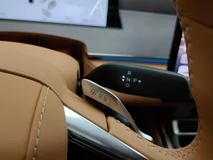 Фото 16 - BYD Han L