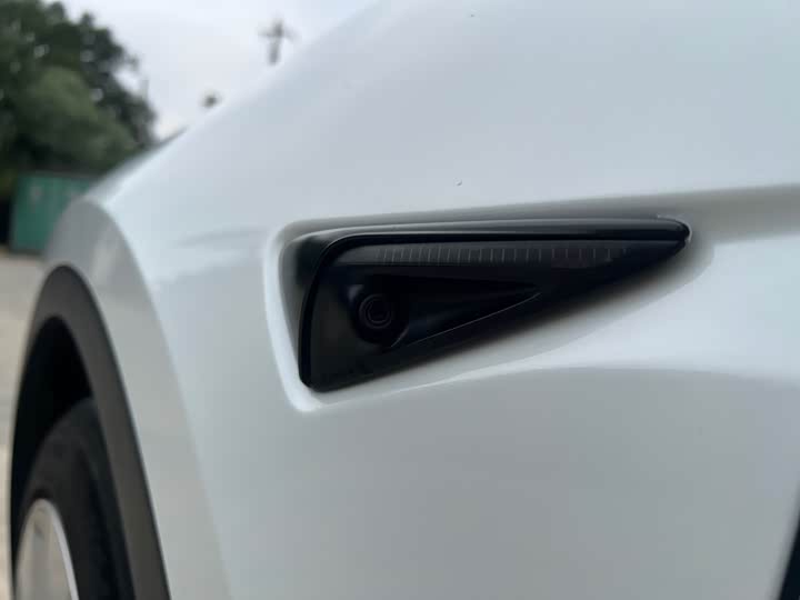 Фото 10 - Tesla Model Y