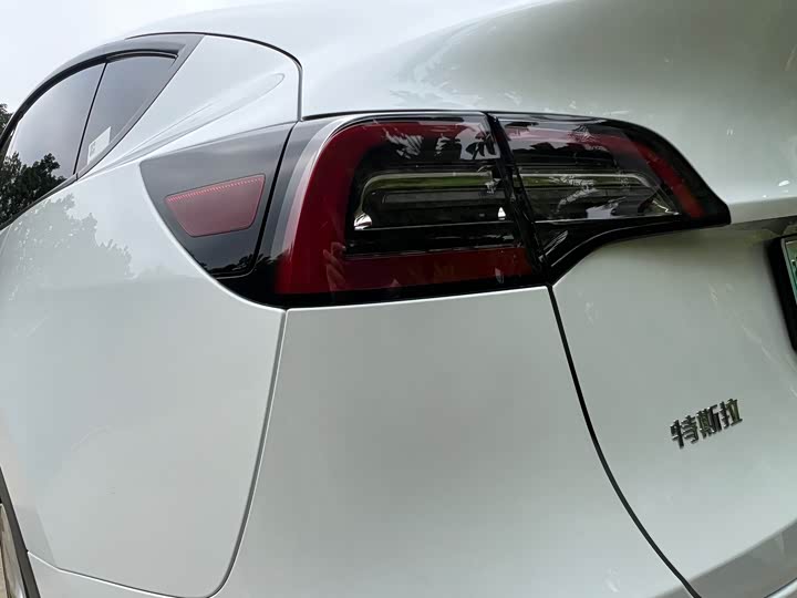 Фото 12 - Tesla Model Y