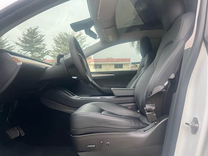 Фото 14 - Tesla Model Y