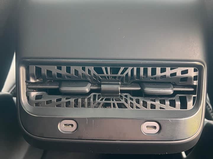 Фото 25 - Tesla Model Y