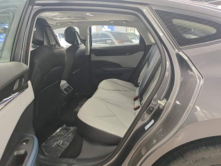 Фото 11 - Changan UNI-V Hybrid