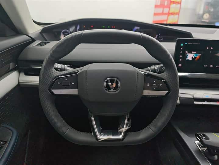 Фото 15 - Changan UNI-V Hybrid