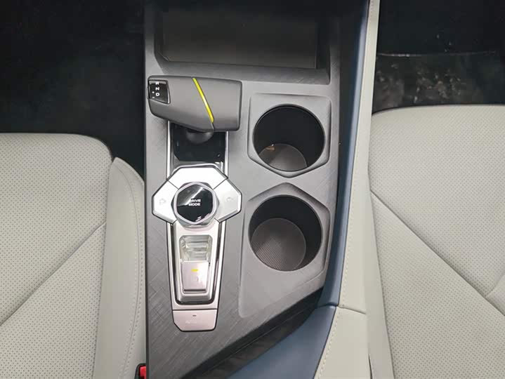 Фото 16 - Changan UNI-V Hybrid