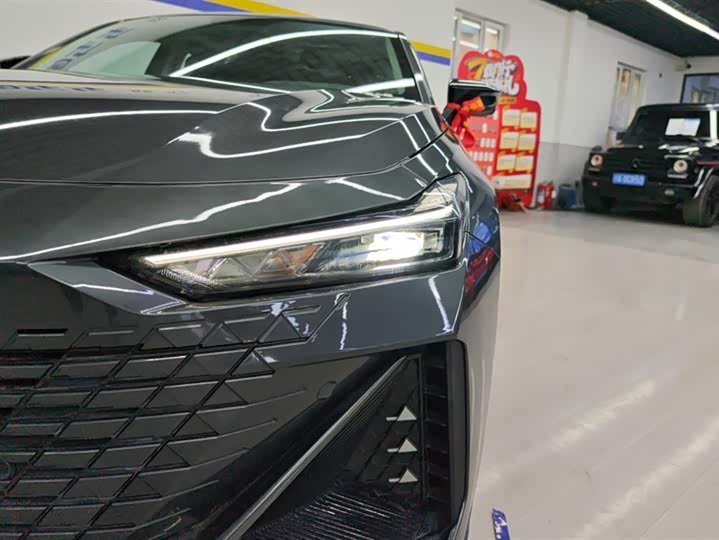 Фото 5 - Changan UNI-V Hybrid