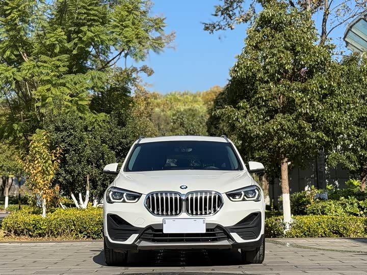 Фото 2 - BMW X1