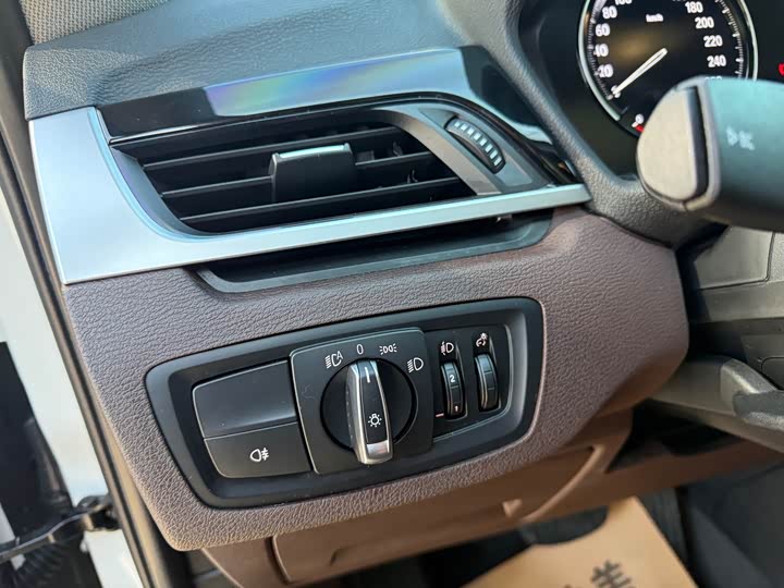 Фото 21 - BMW X1