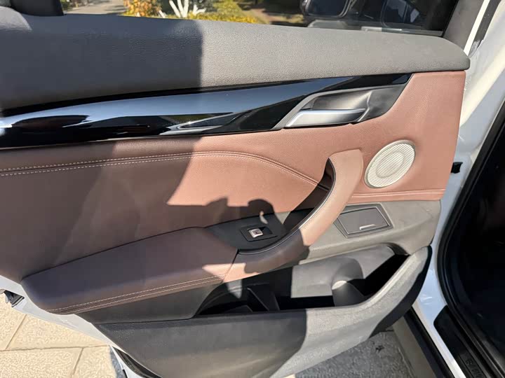 Фото 30 - BMW X1