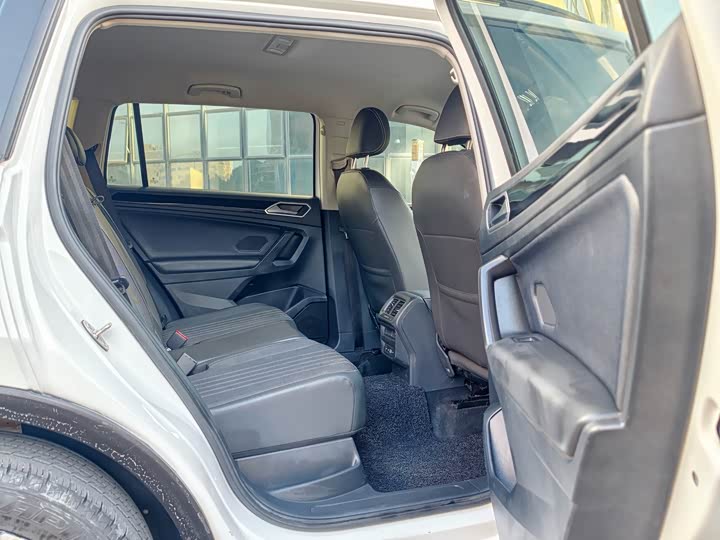 Фото 12 - Volkswagen Tiguan L Pro