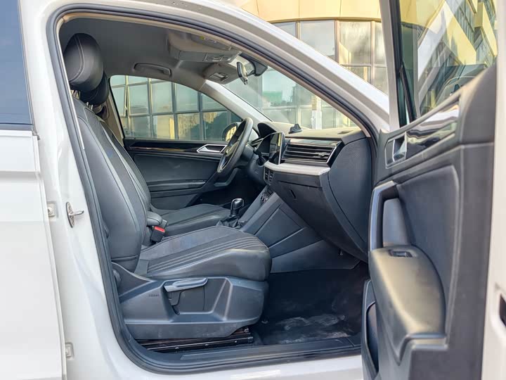 Фото 13 - Volkswagen Tiguan L Pro