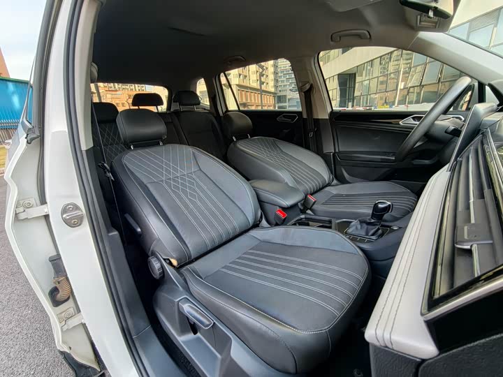 Фото 16 - Volkswagen Tiguan L Pro