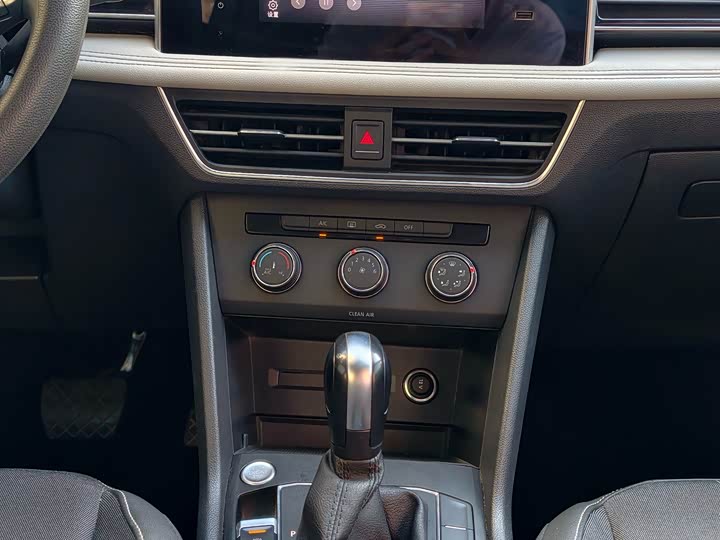 Фото 18 - Volkswagen Tiguan L Pro