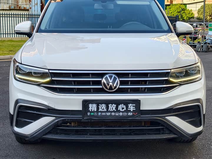 Фото 2 - Volkswagen Tiguan L Pro