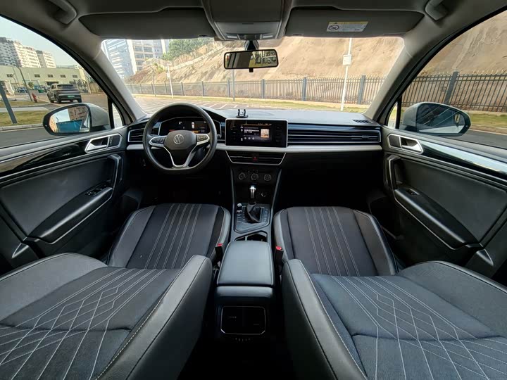 Фото 20 - Volkswagen Tiguan L Pro