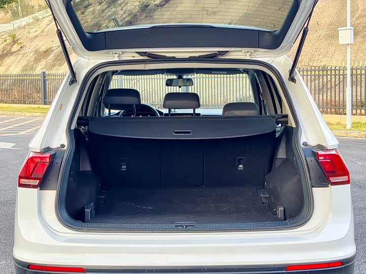 Фото 22 - Volkswagen Tiguan L Pro